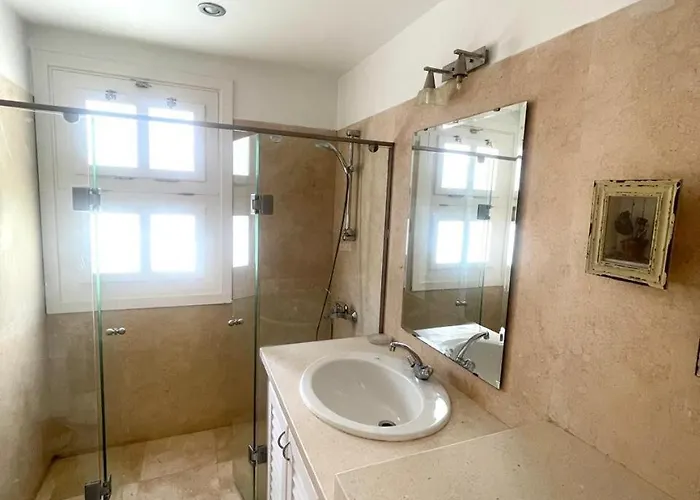 New Marina, 2 Bedrooms, Sea View Apartment